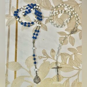 Vtg Lot Of 2 Crucifix Cross Jesus Pendant Necklace Rosaries Blue White